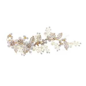 Vue détaillée de la pince à cheveux fleurs en cristal faite main avec perles et fil doré