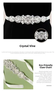 Détail de la ceinture de mariée avec strass marquise et perles sur ruban de satin blanc