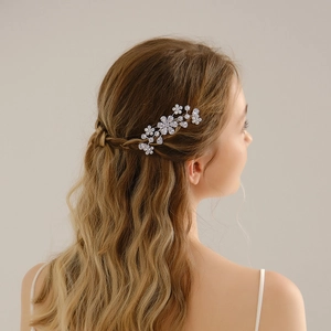 Peigne à cheveux élégant en argent avec fleurs en strass pour coiffures de mariée