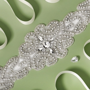 Luxurious bridal rhinestone belt with silver crystal floral pattern for wedding dress