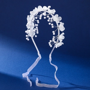Serre-tête élégant à fleurs blanches avec perles et rubans en mousseline pour filles