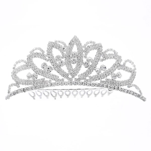 Tiara argentée élégante avec strass et peigne pour fêtes d'enfants et mariages