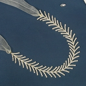 Bandeau de mariée doré élégant avec strass en forme de feuilles et rubans en organza