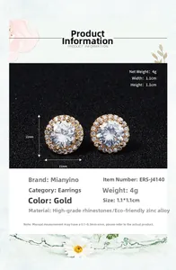 Λεπτομέρεια macro από χρυσά στρογγυλά σκουλαρίκια με οδηγό μέτρησης διαμέτρου 1,1 cm