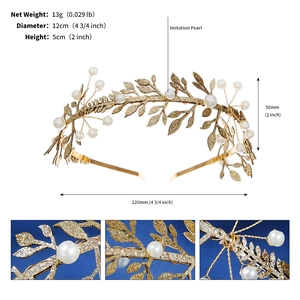 Vue macro d'une couronne de feuilles dorées avec perles blanches et dimensions
