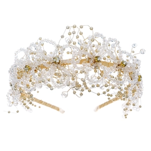 Serre-tête de luxe perlé à la main avec fleurs dorées pour coiffure de mariée élégante