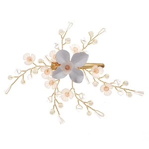 Pince à cheveux florale faite main avec fleurs mauves et perles de cristal pour mariée