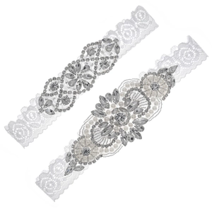 Set di giarrettiere da sposa elastiche con perle e strass su pizzo bianco