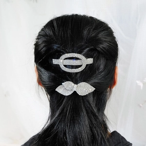 Luxury bridal hair clip set with sparkling rhinestones in silver alloy finish