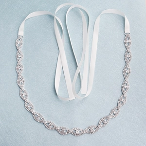Ceinture de mariée élégante en strass argentés avec rubans en satin blanc pour mariage