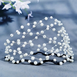 Serre-tête de mariée élégant en perles avec maille argentée sur monture noire ondulée