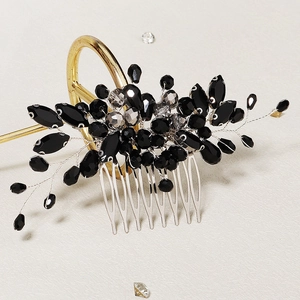 Peigne à cheveux de mariée fait main avec cristaux noirs et branches de perles argentées