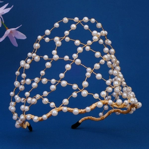 Serre-tête de mariée doré élégant avec perles tissées à la main de style luxueux