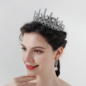 Elegant silver bridal jewelry set with leaf rhinestone crown and teardrop earrings