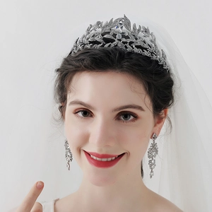 Luxurious silver bridal jewelry set with rhinestone crown and leaf fringe earrings
