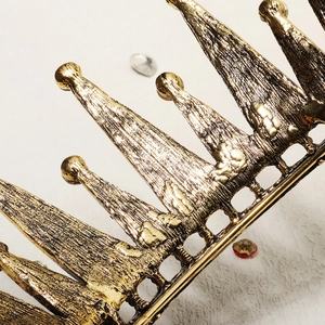 Vintage gold alloy crown with brushed texture and royal court style for bridal wear