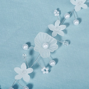 Serre-tête floral fait main avec fleurs blanches et perles pour mariage fille
