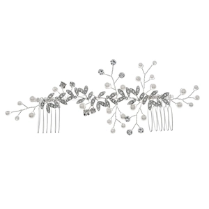 Peigne à cheveux de mariée élégant avec perles et strass sur une pièce décorative argent