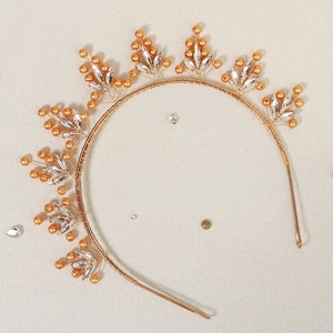 Couronne florale faite main en fil doré avec perles ambrées et cristaux pour filles