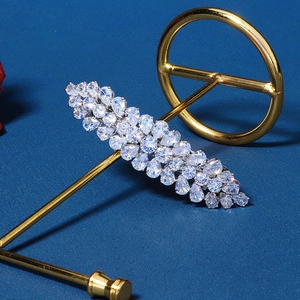 Barrette à cheveux élégante en forme de feuille d'argent avec cristaux de zircon