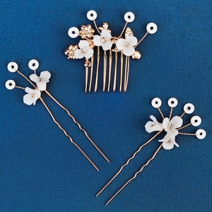 Parure de coiffure de mariée élégante avec épingles à fleurs dorées et perles blanches