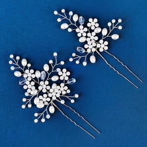 Détails des épingles à cheveux de mariée avec perles blanches et cristaux clairs