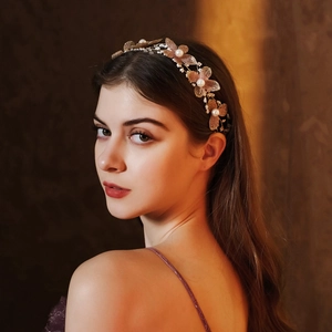 Serre-tête de mariée élégant avec fleurs tissées à la main et perles en or champagne et rose