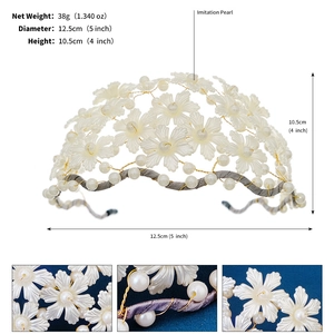 Vue détaillée du serre-tête de mariée à fleurs blanches avec perles et fil doré