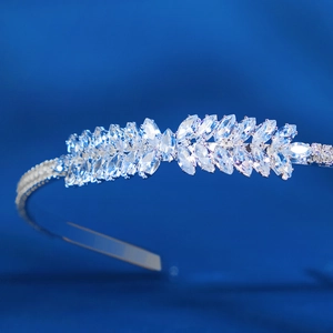 Elegant silver tiara headband with marquise-cut marquise zircons in a leaf design