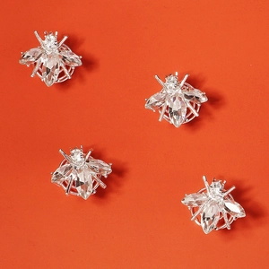 Barrettes à cheveux insectes avec cristaux étincelants et alliage argenté sur fond orange