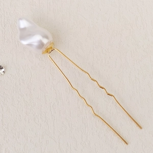 Épingle à cheveux mariage en U avec une grande perle baroque sur une tige dorée ondulée