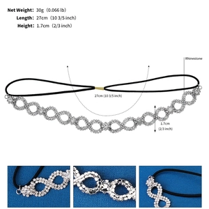 Vue détaillée montrant les dimensions et la texture strass du bandeau mariée élastique