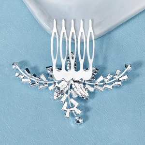 Detail of the silver rhinestone floral comb back showing sturdy five-tooth metal construction