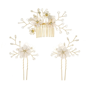 Elegant bridal hair comb set with white flowers and pearls on golden wire