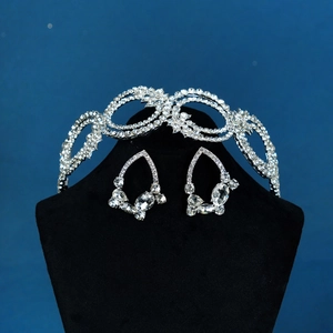 Silver alloy bridal jewelry set with sparkling rhinestones tiara and drop earrings