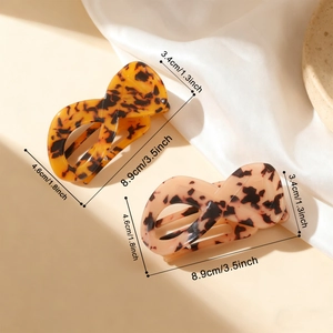 Elegant figure-8 tortoiseshell hair claws in amber and beige finish for women