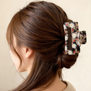 Leopard print shark clip hair claw with white daisy pattern for thick hair women