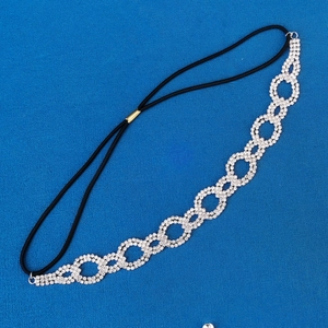 Bandeau élastique en cristal brillant avec anneaux argentés entrelacés pour femmes chic