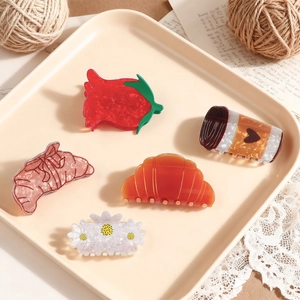 Vintage style 5-piece hair claw set with croissant and daisy designs in retro warm tones