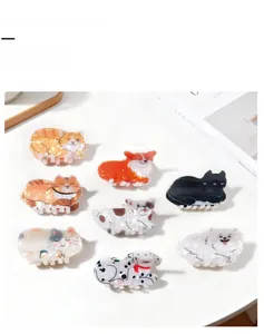 Détails de diverses pinces à cheveux en acétate avec motifs de chats et chiens mignons
