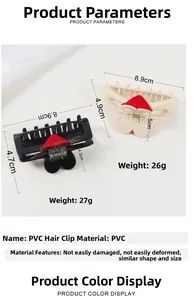 Dettaglio dei fermagli per capelli a cuore in PVC nero e beige con molla in metallo