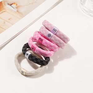 5er-Pack bunte elastische Karo-Haargummis mit dekorativen Stoffetiketten für Damen
