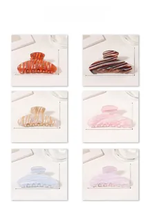 Detailed size chart for iridescent striped claw clips in six colors and 10cm length