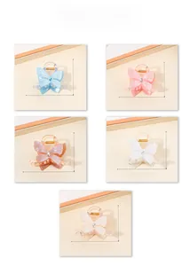 Détail des pinces à cheveux papillon en cinq couleurs, taille 7,1 cm par 5,6 cm