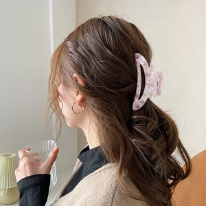 Pince à cheveux élégante en acétate marbré violet pour coiffure demi-queue