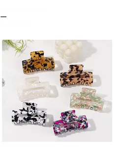 Détails de six pinces à cheveux rectangulaires aux motifs variés de marbre et de fleurs
