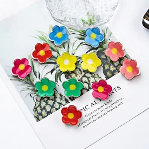 Colorful 2cm flower-shaped hair claw clips made of glossy resin in five vibrant colors