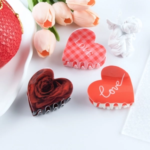Lot de 3 pinces à cheveux en forme de cœur avec motifs roses et carreaux rouges et blancs
