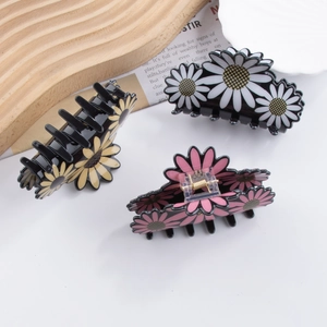Pinces à cheveux marguerite en beige, blanc et rose pour coiffure de femmes
