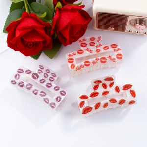 Lot de 3 pinces à cheveux avec motifs lèvres rouges et lettres XOXO en acétate